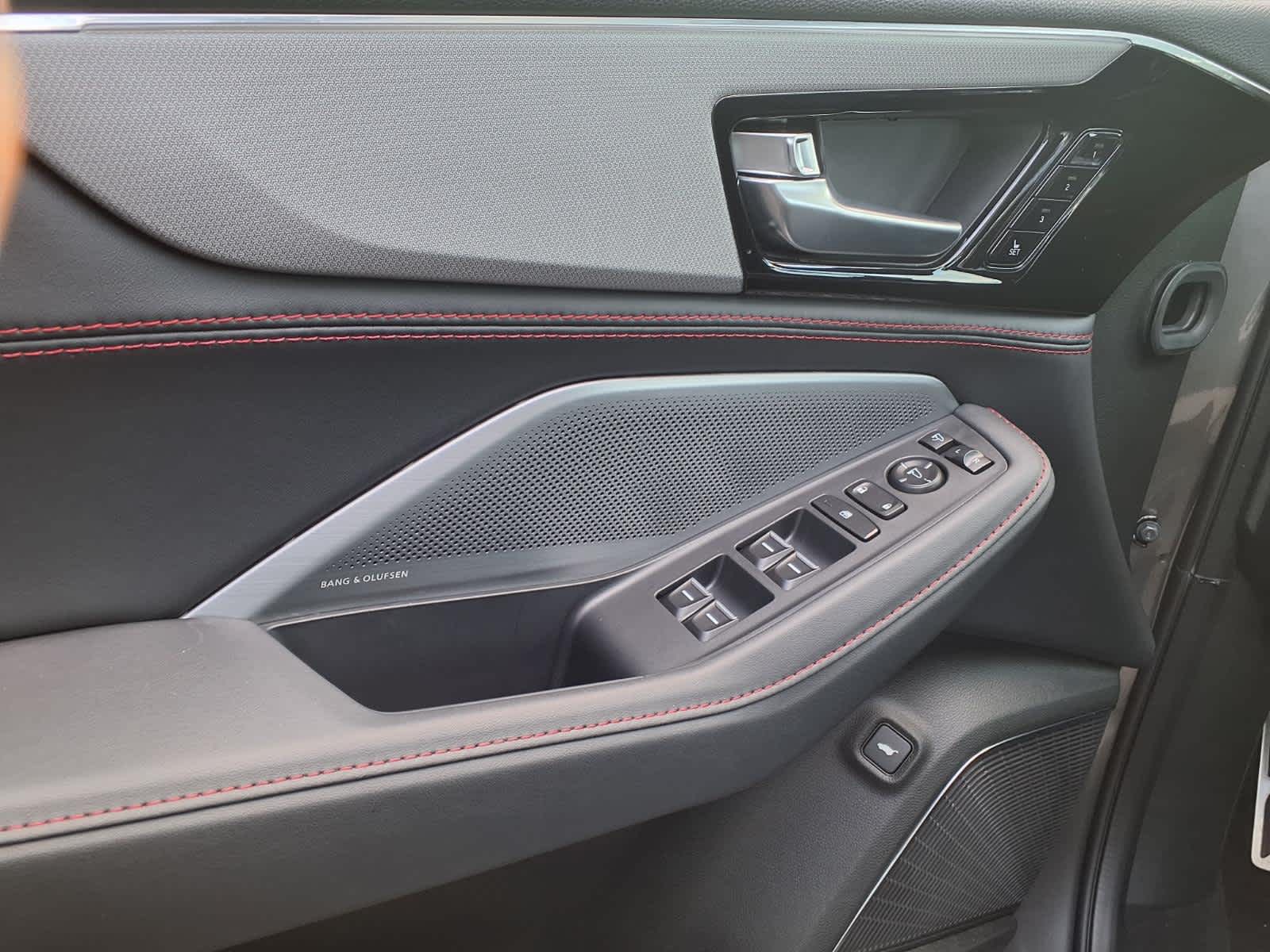 2026 Acura MDX SH-AWD w/A-Spec Advance Package